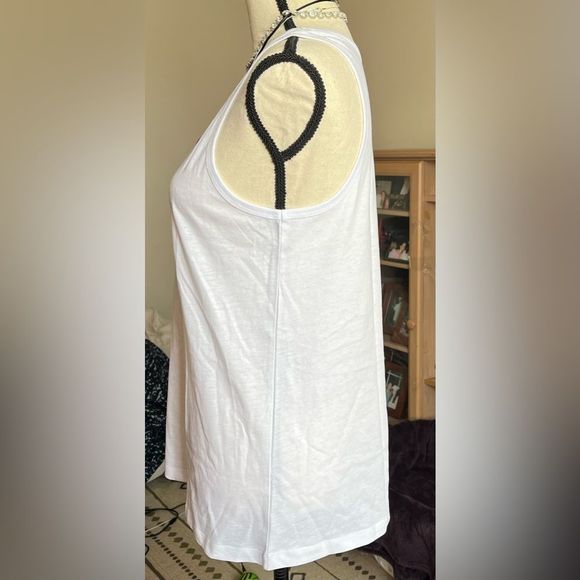 Ladies tank, white, Sz medium, retail $6.99 NWT clothes - Picture 2 of 8